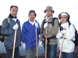 我们登上了富士山！